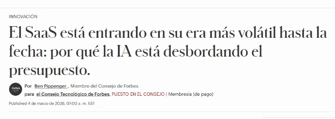 Captura de pantalla de un titular del Forbes Tech Council que advierte que el SaaS está entrando en su era más volátil y explica por qué el software superpuesto está rompiendo los presupuestos comerciales.
